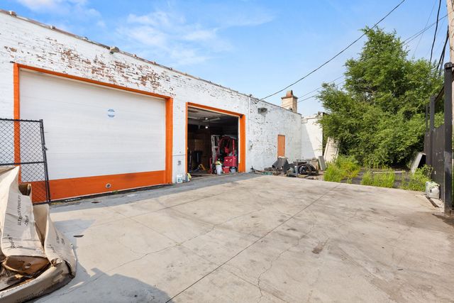 4616 W Fullerton Avenue, Chicago, IL 60639