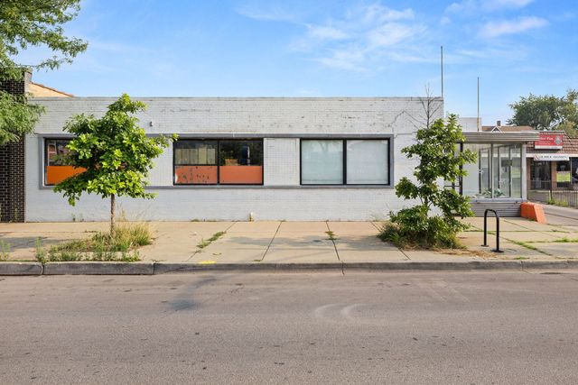 4616 W Fullerton Avenue, Chicago, IL 60639