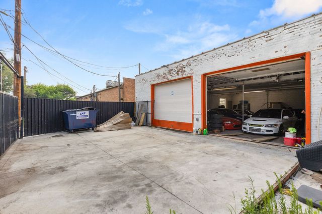 4616 W Fullerton Avenue, Chicago, IL 60639