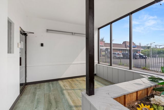 4616 W Fullerton Avenue, Chicago, IL 60639
