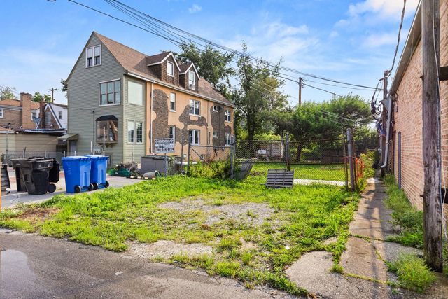4616 W Fullerton Avenue, Chicago, IL 60639
