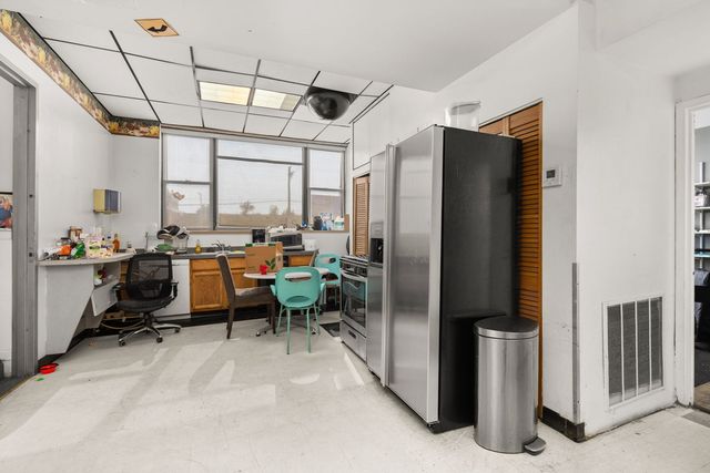 4616 W Fullerton Avenue, Chicago, IL 60639