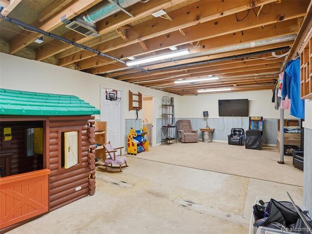 2206 Oak Shade Drive, Davison, MI 48423
