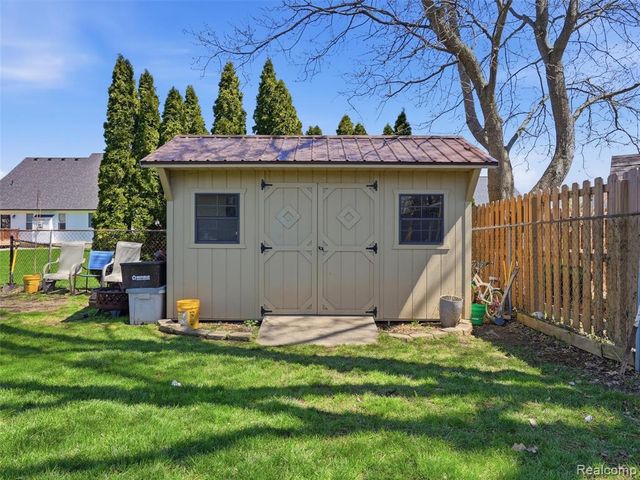 2206 Oak Shade Drive, Davison, MI 48423