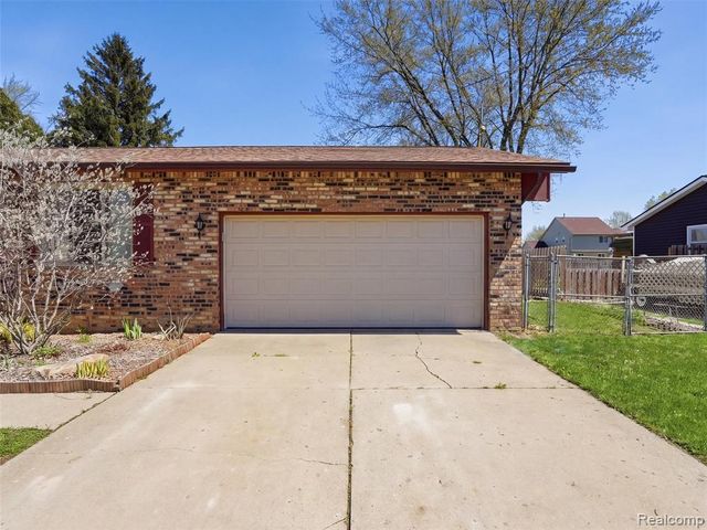2206 Oak Shade Drive, Davison, MI 48423