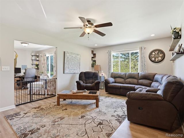 2206 Oak Shade Drive, Davison, MI 48423