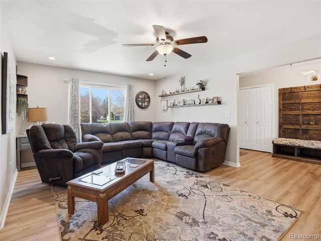 2206 Oak Shade Drive, Davison, MI 48423