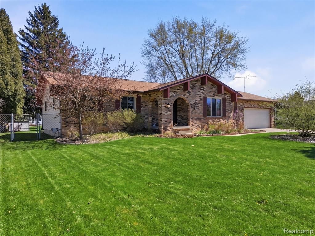 2206 Oak Shade Drive, Davison, MI 48423