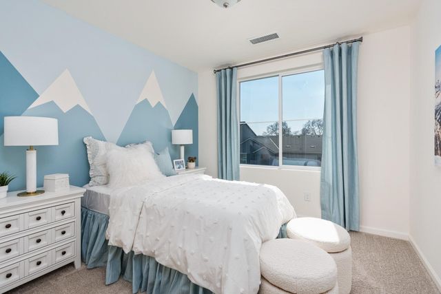 6725 E Sentry Drive, Fresno, CA 93727