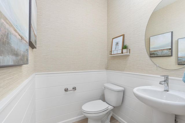 6725 E Sentry Drive, Fresno, CA 93727