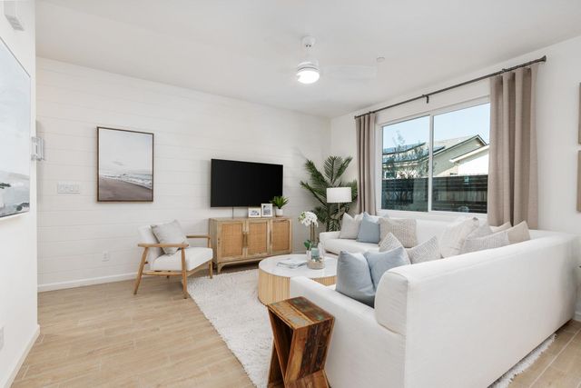 6725 E Sentry Drive, Fresno, CA 93727
