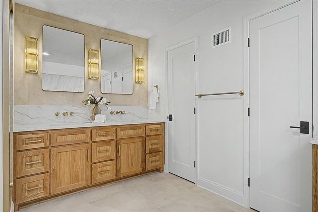 12603 Granada Road, Leawood, KS 66209