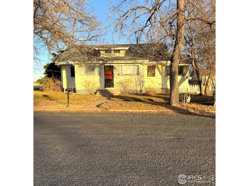 142 N Walker Ave, Haxtun, CO 80731