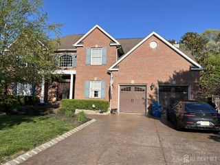 7 Dominic Drive, Monroe, NJ 08831