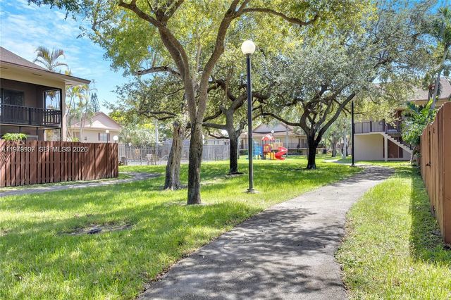 11273 SW 88 ST 114J, Miami, FL 33176