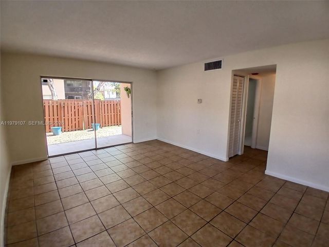 11273 SW 88 ST 114J, Miami, FL 33176