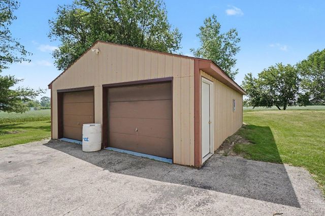 1944 E River Road, Kawkawlin, MI 48631