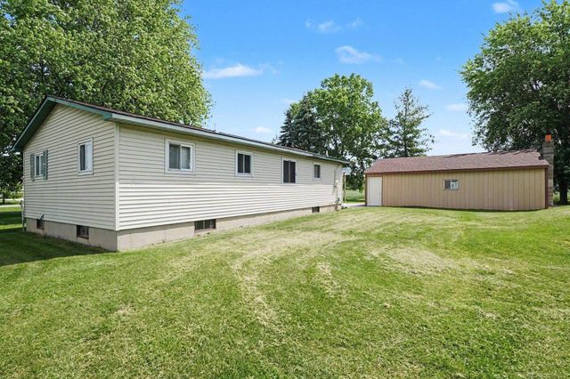 1944 E River Road, Kawkawlin, MI 48631