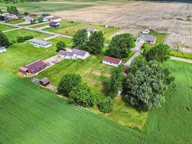 1944 E River Road, Kawkawlin, MI 48631