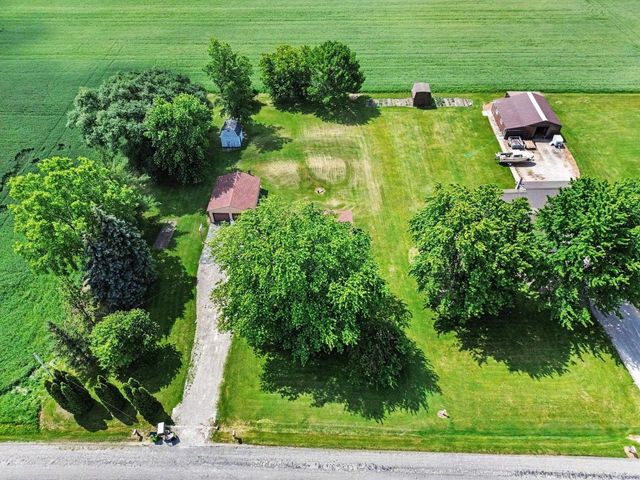 1944 E River Road, Kawkawlin, MI 48631
