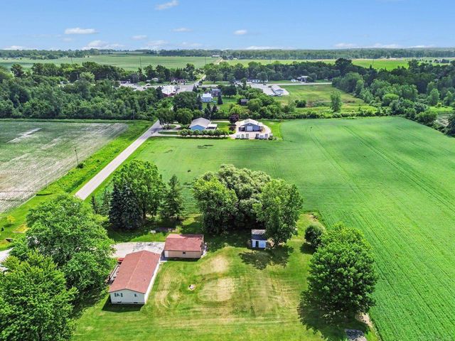 1944 E River Road, Kawkawlin, MI 48631