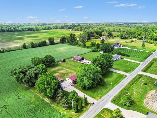 1944 E River Road, Kawkawlin, MI 48631