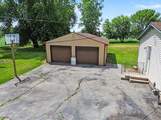 1944 E River Road, Kawkawlin, MI 48631