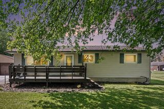 1944 E River Road, Kawkawlin, MI 48631