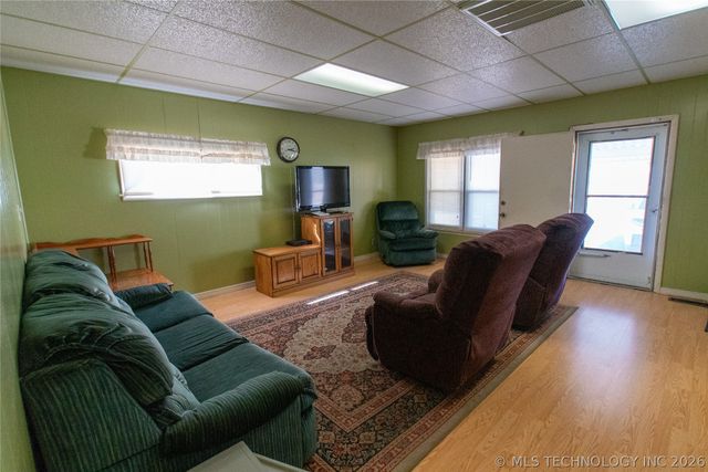 201 E 38th Street, Sand Springs, OK 74063