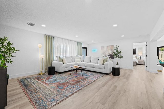 581 SE 5th Avenue, Pompano Beach, FL 33060