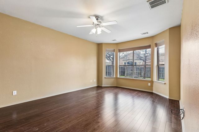 915 Fieldstone Drive, Cedar Hill, TX 75104