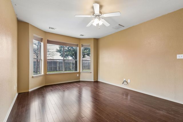 915 Fieldstone Drive, Cedar Hill, TX 75104