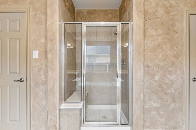 915 Fieldstone Drive, Cedar Hill, TX 75104