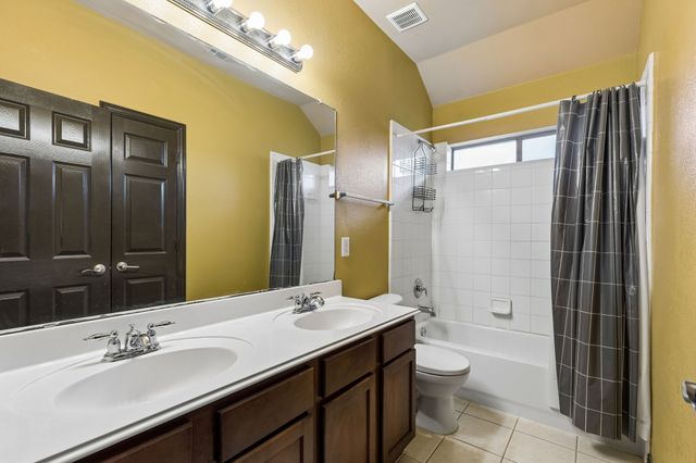 915 Fieldstone Drive, Cedar Hill, TX 75104