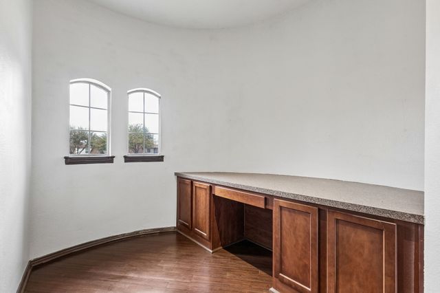 915 Fieldstone Drive, Cedar Hill, TX 75104