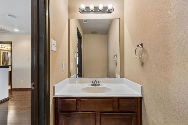 915 Fieldstone Drive, Cedar Hill, TX 75104