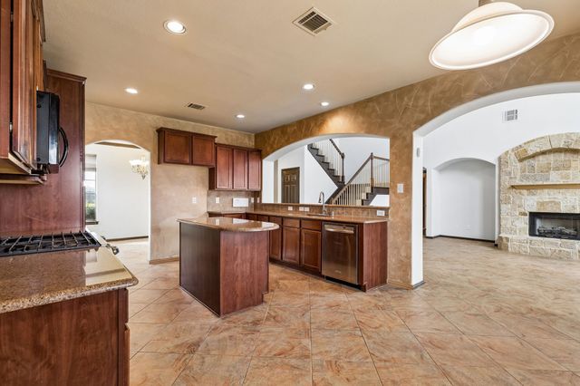 915 Fieldstone Drive, Cedar Hill, TX 75104