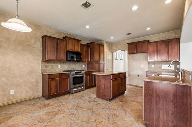 915 Fieldstone Drive, Cedar Hill, TX 75104