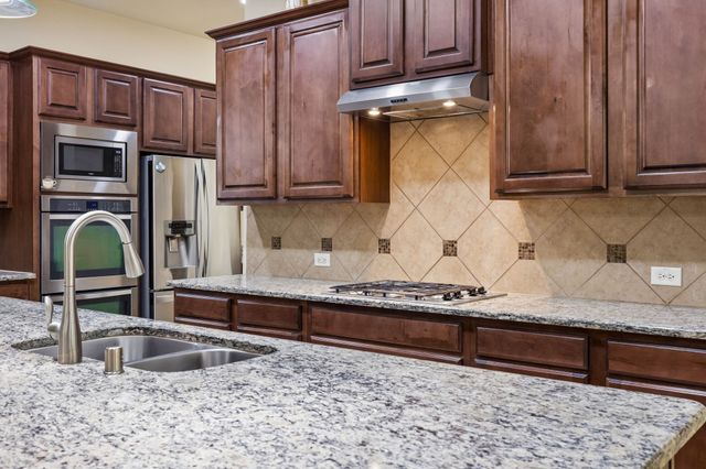 302 Phillips Court, Fate, TX 75087