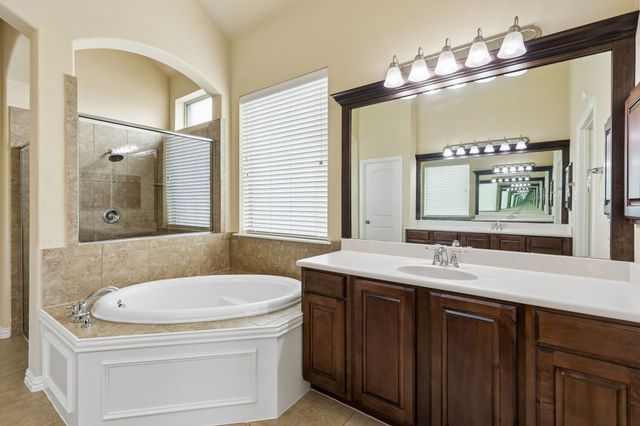 302 Phillips Court, Fate, TX 75087