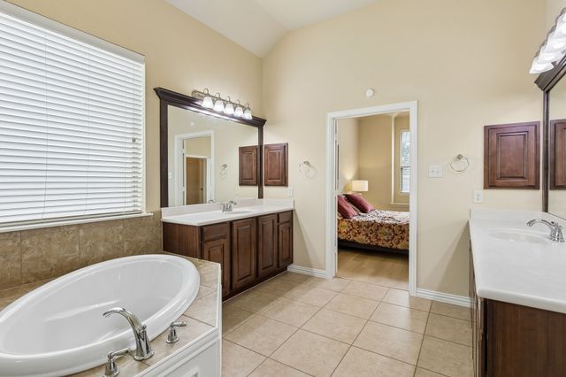 302 Phillips Court, Fate, TX 75087