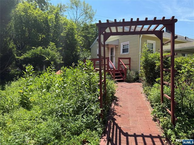 173 Walnut Street, Northvale, NJ 07647