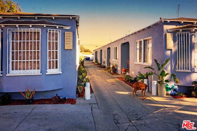 6312 Brynhurst Avenue, Los Angeles, CA 90043