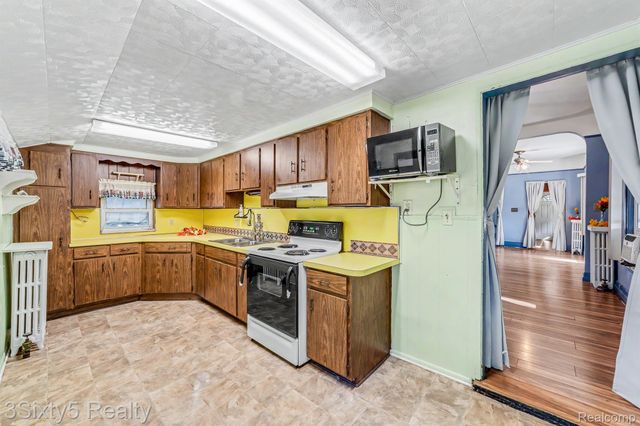 447 Walnut Street, Wyandotte, MI 48192