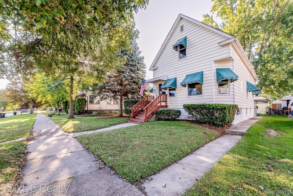 447 Walnut Street, Wyandotte, MI 48192