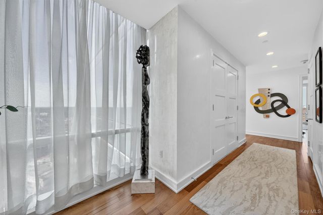 5 Renaissance Square PH6C, White Plains, NY 10601