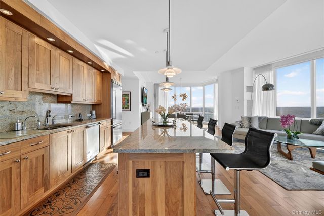 5 Renaissance Square PH6C, White Plains, NY 10601