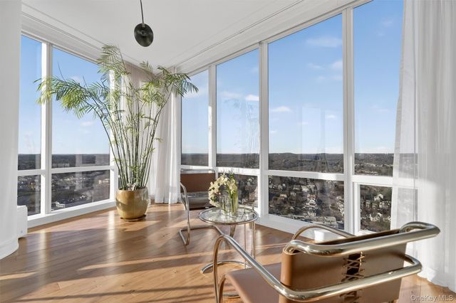 5 Renaissance Square PH6C, White Plains, NY 10601