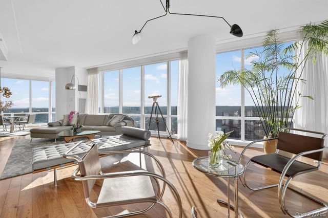 5 Renaissance Square PH6C, White Plains, NY 10601