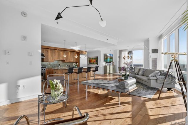 5 Renaissance Square PH6C, White Plains, NY 10601